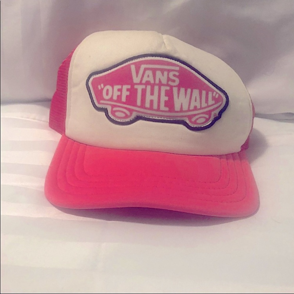 Hot pink VANS “off the wall” SnapBack trucker hat